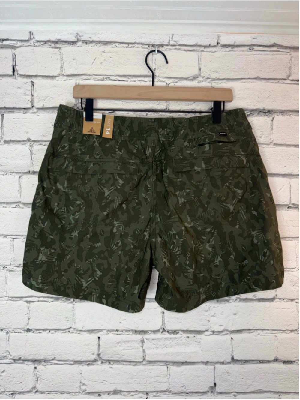 Women's Prana Camo Shorts size 14 Halle E-Waist Short II Green Hiking 5’ Inseam - Picture 10 of 15